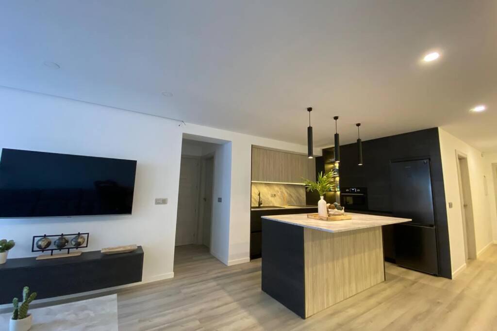 Precioso Apartamento A Estrenar En Centro De Нерха Экстерьер фото